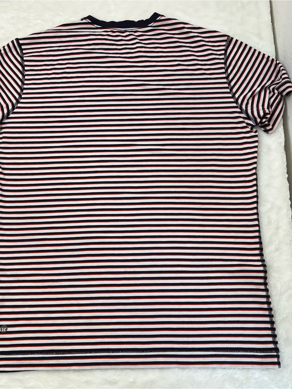 Lululemon Mens 5 Year Basic Tee Shirt Blue White Red Stripe Size Large - Picture 4 of 4